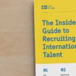 Omslag till The Insider’s Guide to Recruiting International Talent – en handbok framtagen av Switch to Sweden för arbetsgivare som vill rekrytera internationella medarbetare.